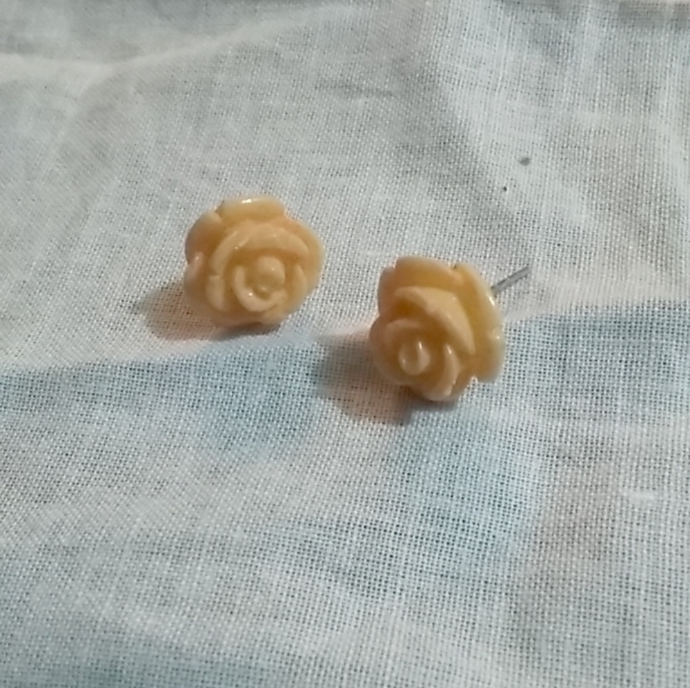 Women's Vintage Handmade Acrylic Peach Toned Rose Studded Earrings